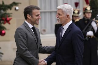 Macron přivítal Pavla v Elysejském paláci - Novinky